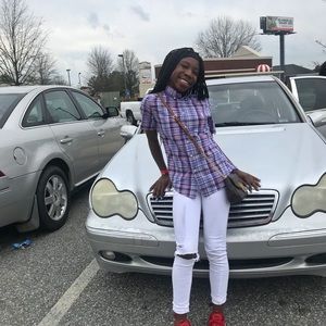 Meet your Posher, Zakiya